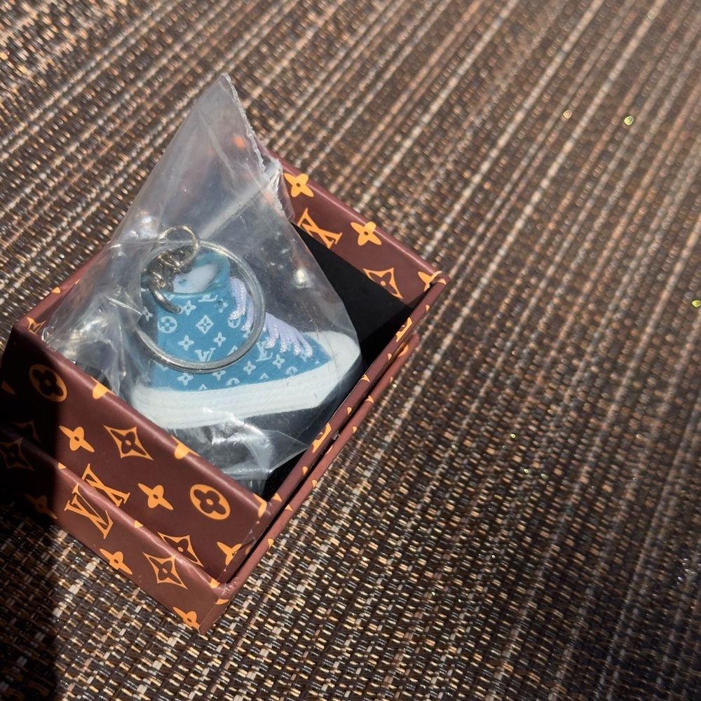 Fashion Blue Monogram Sneaker Keychain - Picture 15 of 15